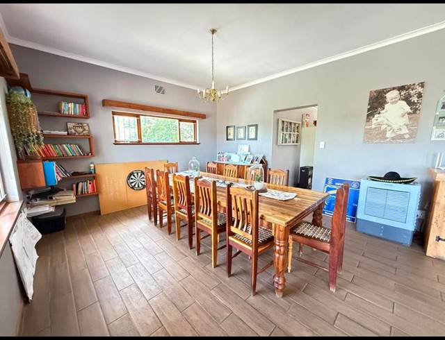 5 BEDROOM HOUSE FOR SALE IN BERGZICHT